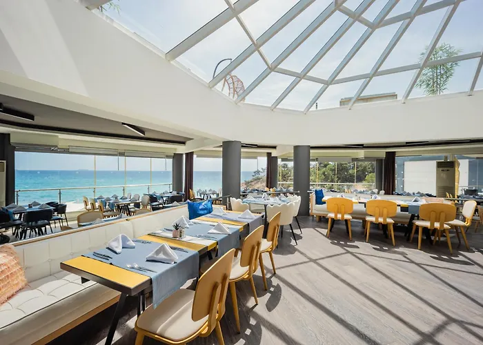 Trypiti Blue Dream Palace And Hive Water Park 5*