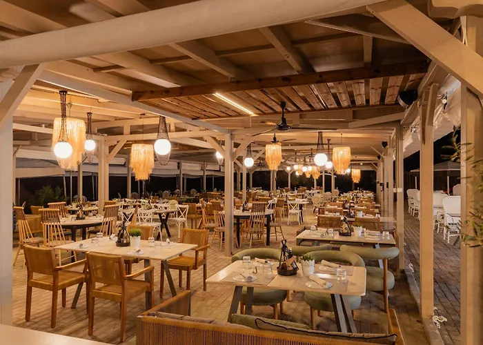 Trypiti Blue Dream Palace And Hive Water Park