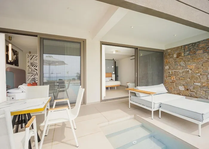 Trypiti Blue Dream Palace And Hive Water Park Resort