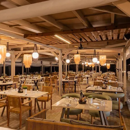 Trypiti Blue Dream Palace And Hive Water Park