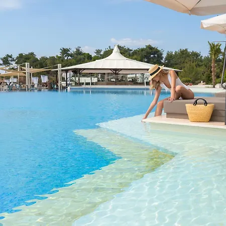 Trypiti Blue Dream Palace And Hive Water Park 5*